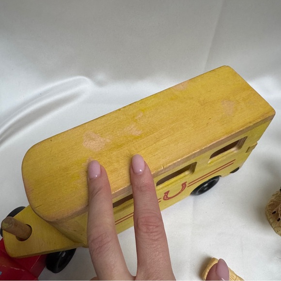 Melissa & Doug Tractor & Animals - Picture 6 of 10